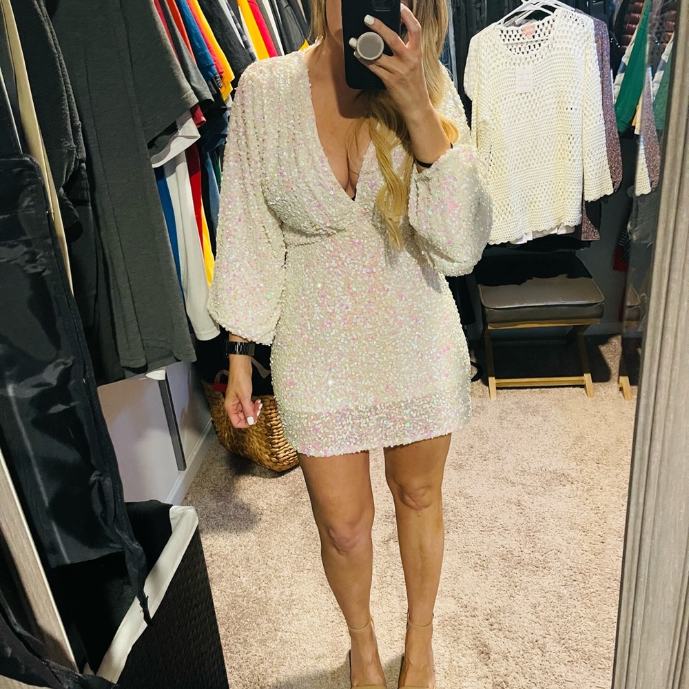 Women’s white dress sequin size small. Brand: ShowMeYourMumu